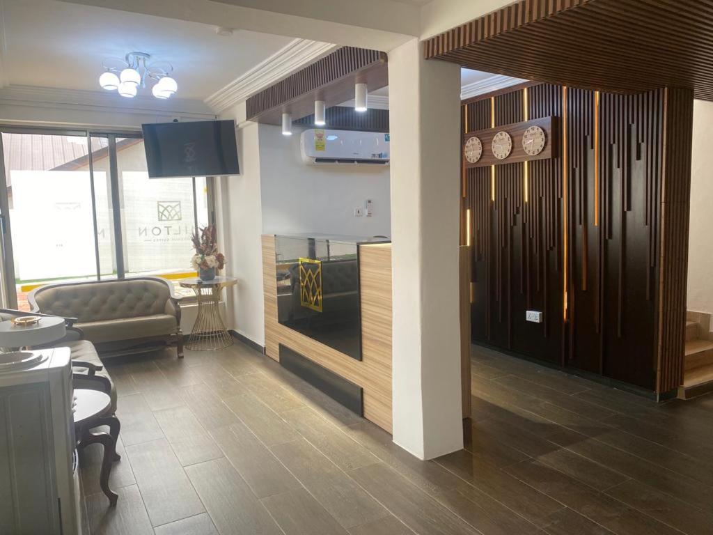 Milton Avenue Suites Аккра Экстерьер фото