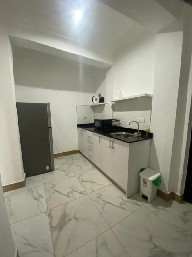 Milton Avenue Suites Аккра Экстерьер фото